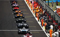 F1: Một đội đua phối hợp thế nào trong suốt chặng đua?