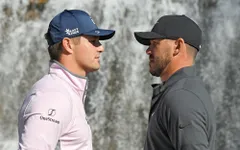 Brooks Koepka thắng dễ Bryson Dechambeu ở trận The Match