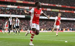 Saka - Martinelli tỏa sáng, Arsenal tìm lại cảm giác chiến thắng