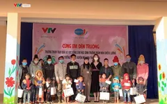 Quỹ Tấm lòng Việt tiếp tục hành trình trao học bổng cho học sinh vùng cao tỉnh Sơn La