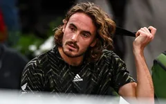 Stefanos Tsitsipas bị loại khỏi giải quần vợt Paris Masters