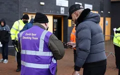 Dịch COVID-19 ảnh hưởng tới bóng đá Anh dịp cuối năm