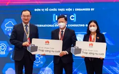 Trao tặng 100 bộ thiết bị trạm sạc dự phòng di động cho các điểm trường vùng sâu vùng xa