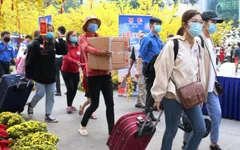 Tặng hàng ngàn vé máy bay, tàu xe cho sinh viên, công nhân về nhà ăn Tết