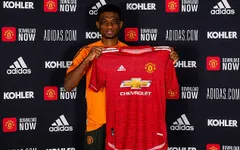 Tân binh đắt giá của Manchester United nhận án phạt từ Italia