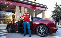 Sebastian Vettel rao bán bộ sưu tập xe hơi