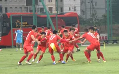 Trò chơi "rồng rắn lên mây" vui nhộn của các cầu thủ ĐT Việt Nam
