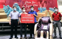 Kingsport tặng ghế massage và tiền mặt tiếp sức y – bác sĩ tuyến đầu phòng chống COVID-19