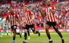 Brentford thăng hạng Ngoại hạng Anh lần đầu tiên