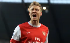 Nicklas Bendtner giải nghệ ở tuổi 33