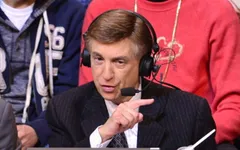 Bình luận viên huyền thoại Marv Albert nghỉ hưu