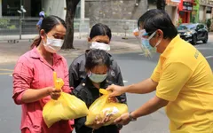 "Hạt vàng Bưu điện" tặng hàng trăm tấn gạo hỗ trợ người dân và tuyến đầu chống dịch COVID-19