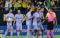 Nhận 2 thẻ đỏ, Barca hòa trận thứ 2 liên tiếp ở La Liga