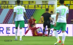 Trọng tài có sai lầm khi phạt penalty ĐT Việt Nam và thẻ đỏ cho Duy Mạnh?