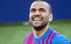 Dani Alves gây nên cảnh hỗn loạn trong nhà tù