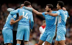 Man City ngược dòng ấn tượng trước Arsenal