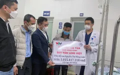 Quỹ Tấm lòng Việt thăm hỏi, động viên cô gái 17 tuổi bị tai nạn thương tâm