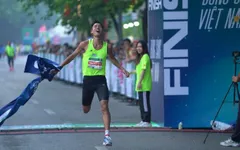 Trịnh Quốc Lượng và Nguyễn Thị Oanh vô địch VPBank Hanoi Marathon 2022