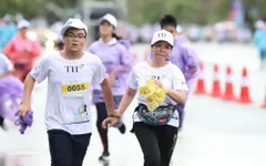 Khoảnh khắc ấn tượng của VĐV nhí trên đường chạy S-Race Family Quảng Ninh