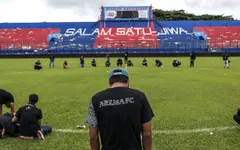 Điểm báo về sự cố đáng tiếc trên sân bóng tại Indonesia
