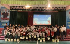 Cùng em đến trường: Trao tặng 60 suất học bổng và 1000 suất quà cho học sinh nghèo vượt khó tại tỉnh Phú Thọ