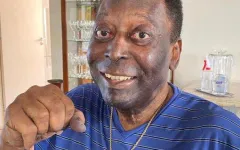 Huyền thoại bóng đá Pele nhập viện