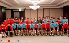 Đại sứ quán Việt Nam tại U.A.E thăm và tặng quà động viên ĐT U23 Việt Nam