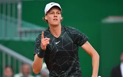 Jannik Sinner ngược dòng thắng ấn tượng Andrey Rublev