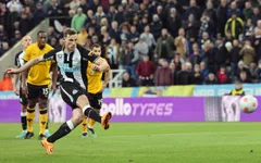 Đánh bại Wolverhampton, Newcastle rời xa nhóm xuống hạng