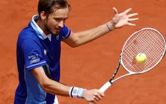 Medvedev, Jannik Sinner, Rublev thẳng tiến vòng 4 Roland Garros