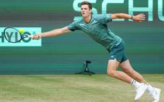 Hubert Hurkacz nhọc nhằn vào bán kết Halle mở rộng