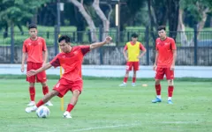 U19 Việt Nam rèn bài tấn công trong buổi tập thứ hai tại Indonesia