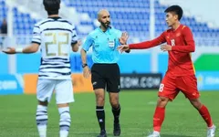 Trọng tài phạt nhầm cầu thủ U23 Hàn Quốc
