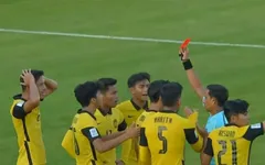Vì sao cầu thủ U23 Malaysia phải nhận thẻ đỏ?