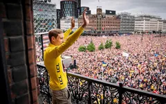 Nhà vô địch Tour de France Vingegaard được chào đón như người hùng tại Đan Mạch