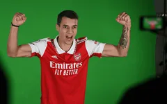 Vừa tới Arsenal, tân binh Jakub Kiwior đã lập 3 kỷ lục về thể chất