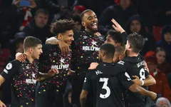 Thất bại trước Brentford, Southampton chưa thoát khỏi vị trí bét bảng Ngoại hạng Anh