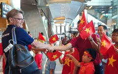 Thầy trò HLV Philippe Troussier được đón tiếp chu đáo tại Doha