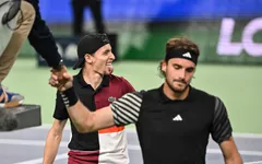 Stefanos Tsitsipas bất ngờ bị loại tại Thượng Hải Masters