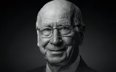 Huyền thoại Manchester United Sir Bobby Charlton qua đời