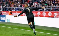 Mbappe lập hat-trick, PSG trở lại ngôi đầu Ligue 1