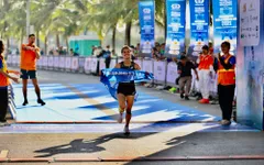Hồng Lệ và Đan Quyết vô địch nữ, nam Giải Marathon Quốc tế Di sản Hạ Long 2023