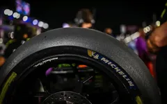 Các tay đua MotoGP không hài lòng với lốp xe của Michelin