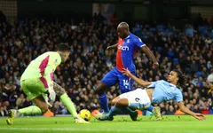 Man City đánh rơi chiến thắng trước Crystal Palace ở phút bù giờ