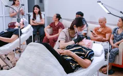 Cô gái trẻ truyền cảm hứng lạc quan cho bệnh nhân K với dự án "Nét vẽ chân thiện mỹ"