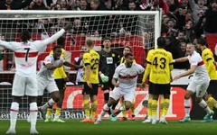 Borussia Dortmund chia điểm với Stuttgart theo kịch bản điên rồ