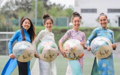 Huỳnh Như và đồng đội tại Lank FC diện áo dài, đội nón lá