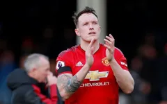 Manchester United chia tay Phil Jones