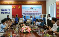 Trao tặng hơn 900 suất quà cho bệnh nhân, gia đình có hoàn cảnh khó khăn, học sinh nghèo vượt khó tại huyện Bình Liêu