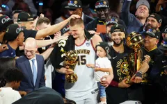 Nikola Jokic nhận danh hiệu cầu thủ xuất sắc nhất mùa giải NBA 2023
